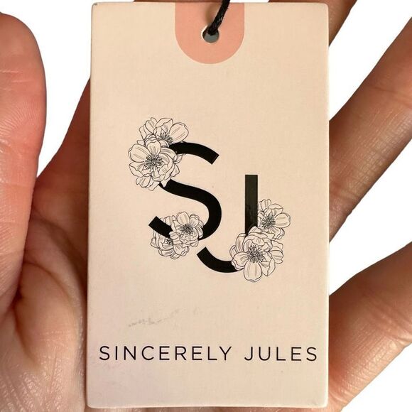 Sincerely Jules Active Cutout Strappy Sports Bra - Picture 7 of 8